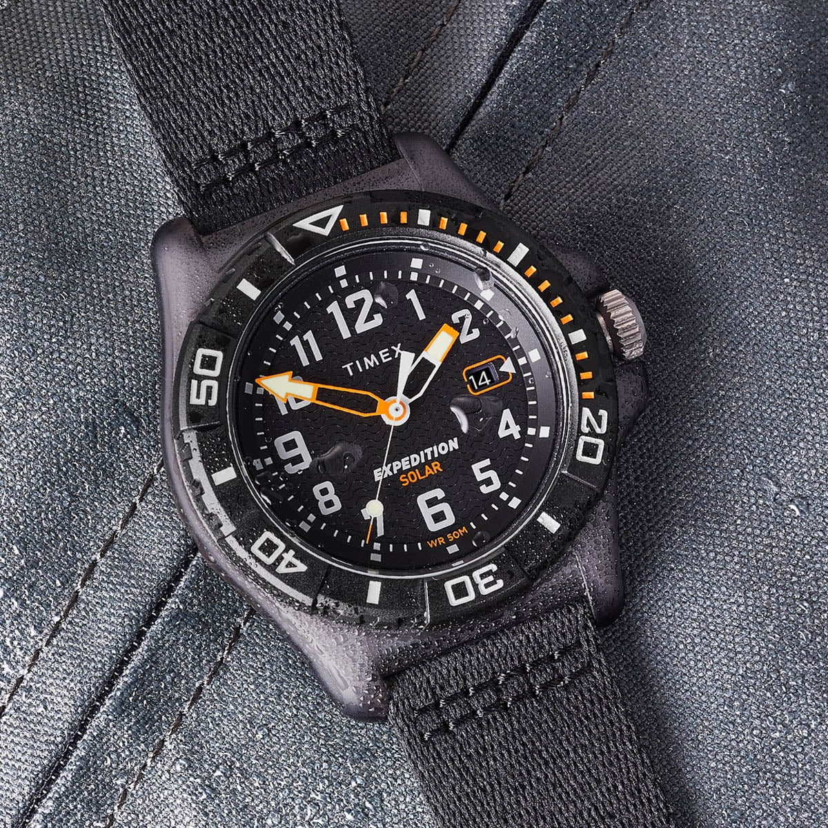 TIMEX Mod. EXPEDITION SOLAR black wristwatch with fabric strap, 46mm plastic case, mineral dial, and solar quartz movement. Water resistant.