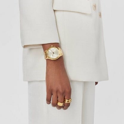 Person wearing TOUS WATCHES Mod. 200351112, dressed in a stylish white suit with gold accessories.
