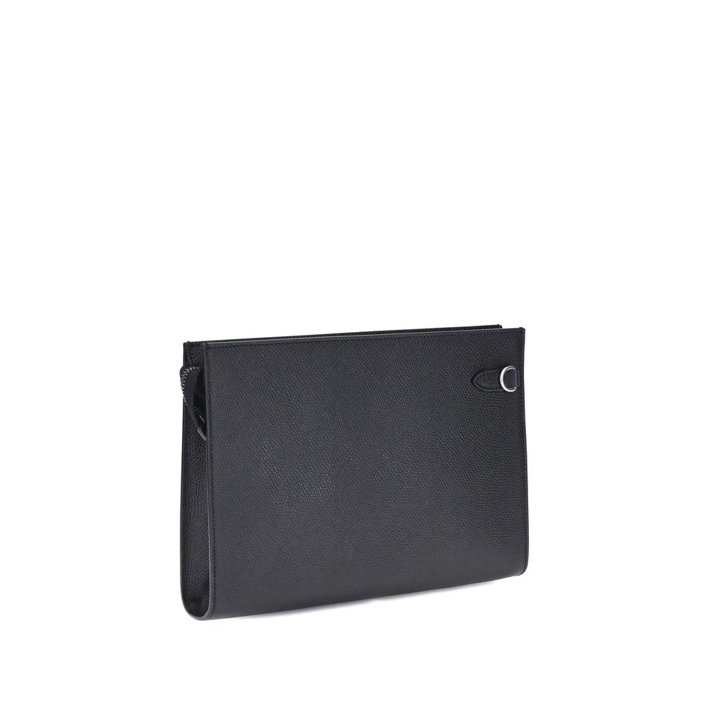 Front view with bag zipped and handles upright.