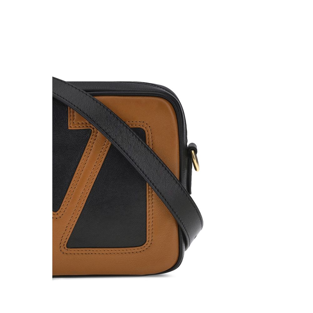 Front view with bag zipped and handles upright.