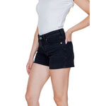 Vero Moda Black Cotton Short - Women's shorts for spring/summer made of 99% cotton and 1% elastane.