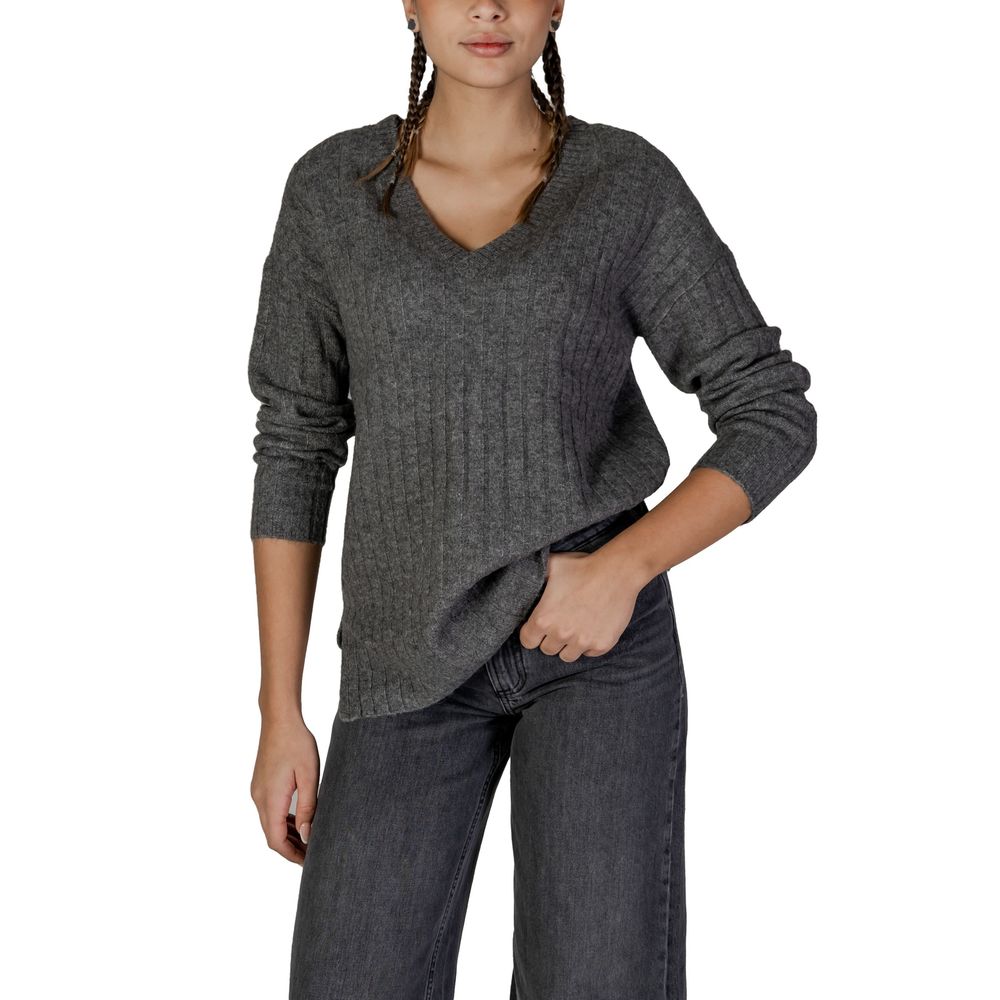 Alt Tag: Vila Clothes Gray Marabou Sweater for women, stylish fall winter fashion made with acrylic, recycled polyester, and spandex.