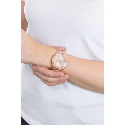 Elegant lady wearing GUESS Mod. W1156L3 quartz analog watch in rose gold with mineral dial, 40mm case, and water resistant 5 ATM.